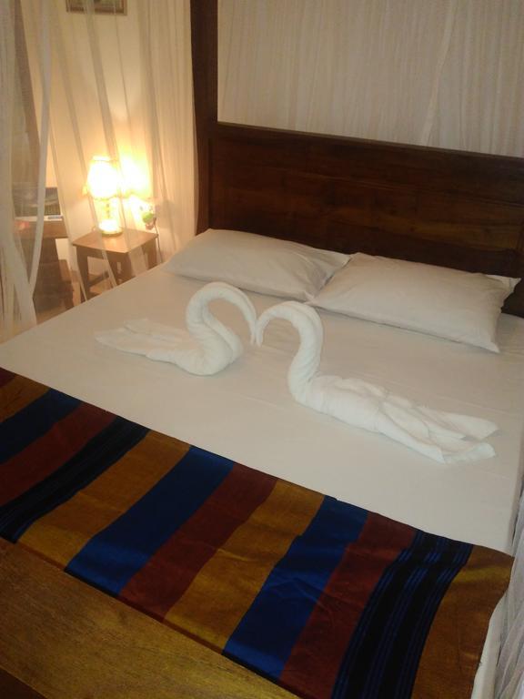 Bed and Breakfast Sun Set Sea Family House à Weligama Extérieur photo